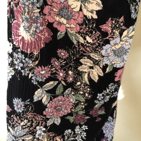 American Rag black floral long sleeve blouse - Picture 4 of 9